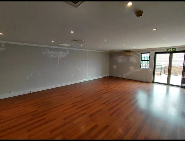 103M² OFFICE TO LET IN FOURWAYS